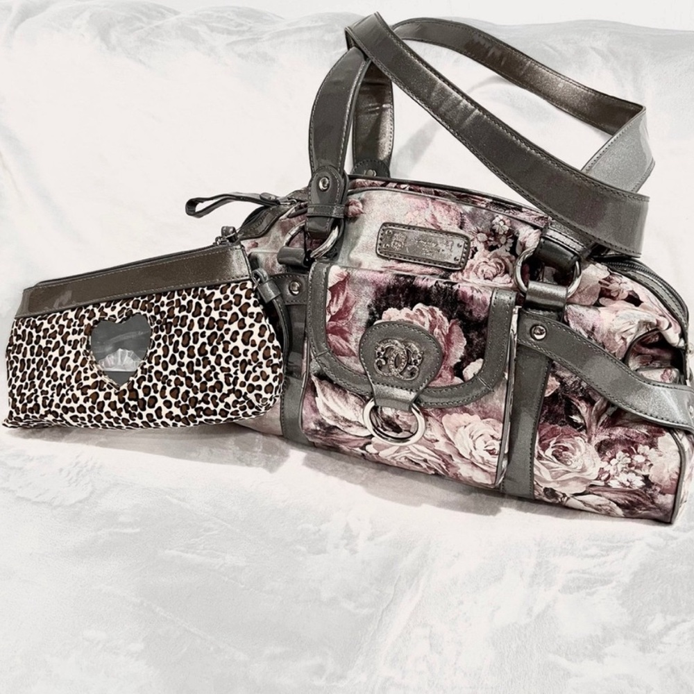 NWOT Sharif 1827 purse in silver/pink floral.
